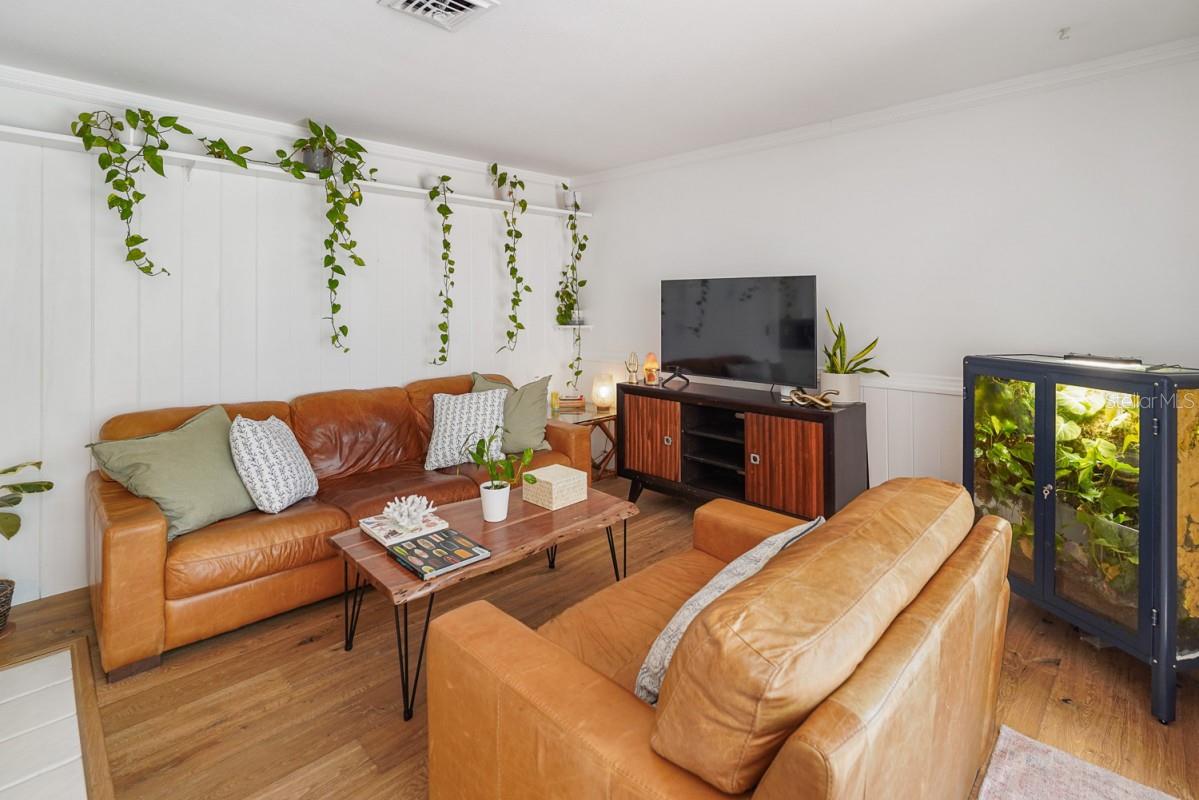 Image 19 of 31 For 216 Matisse Circle N