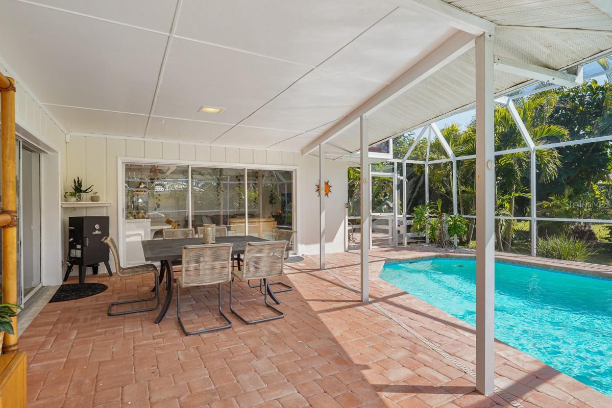 Image 27 of 31 For 216 Matisse Circle N