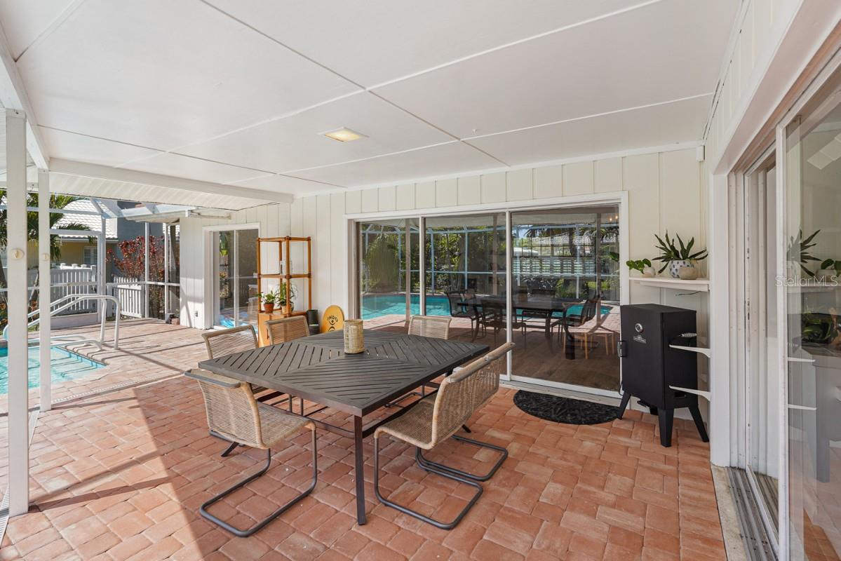 Image 28 of 31 For 216 Matisse Circle N