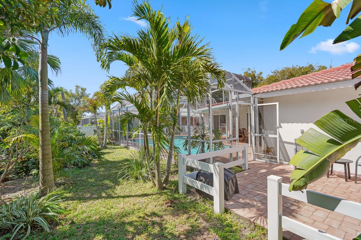 Image 29 of 31 For 216 Matisse Circle N