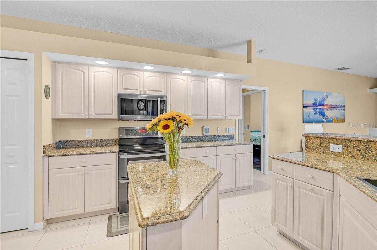 Image 14 of 38 For 4422 Mcintosh Lake Avenue