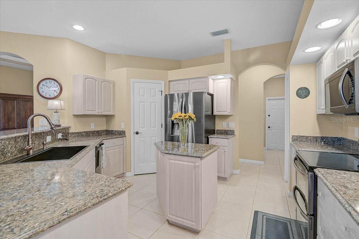 Image 15 of 38 For 4422 Mcintosh Lake Avenue