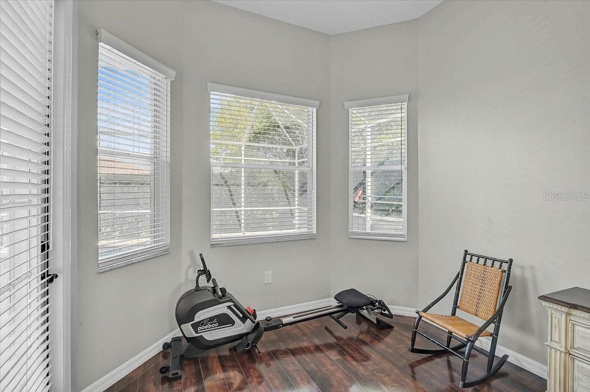 Image 25 of 38 For 4422 Mcintosh Lake Avenue