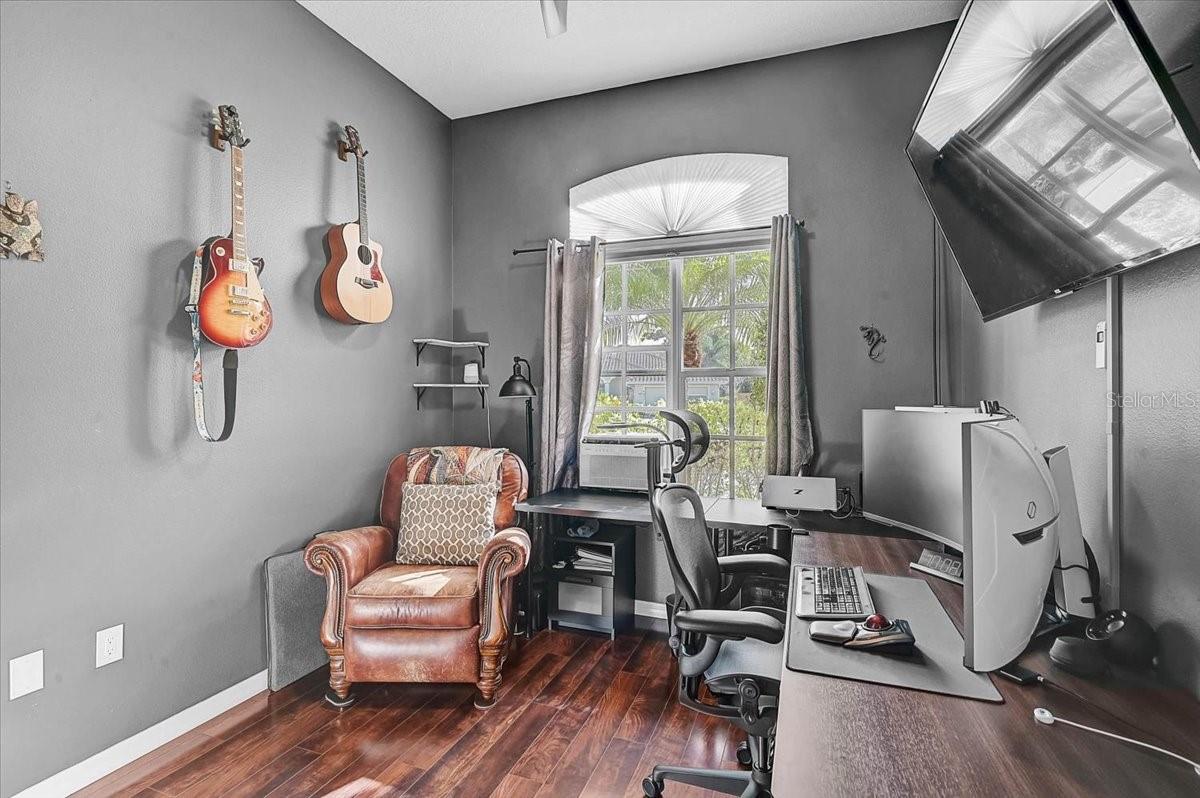 Image 32 of 38 For 4422 Mcintosh Lake Avenue