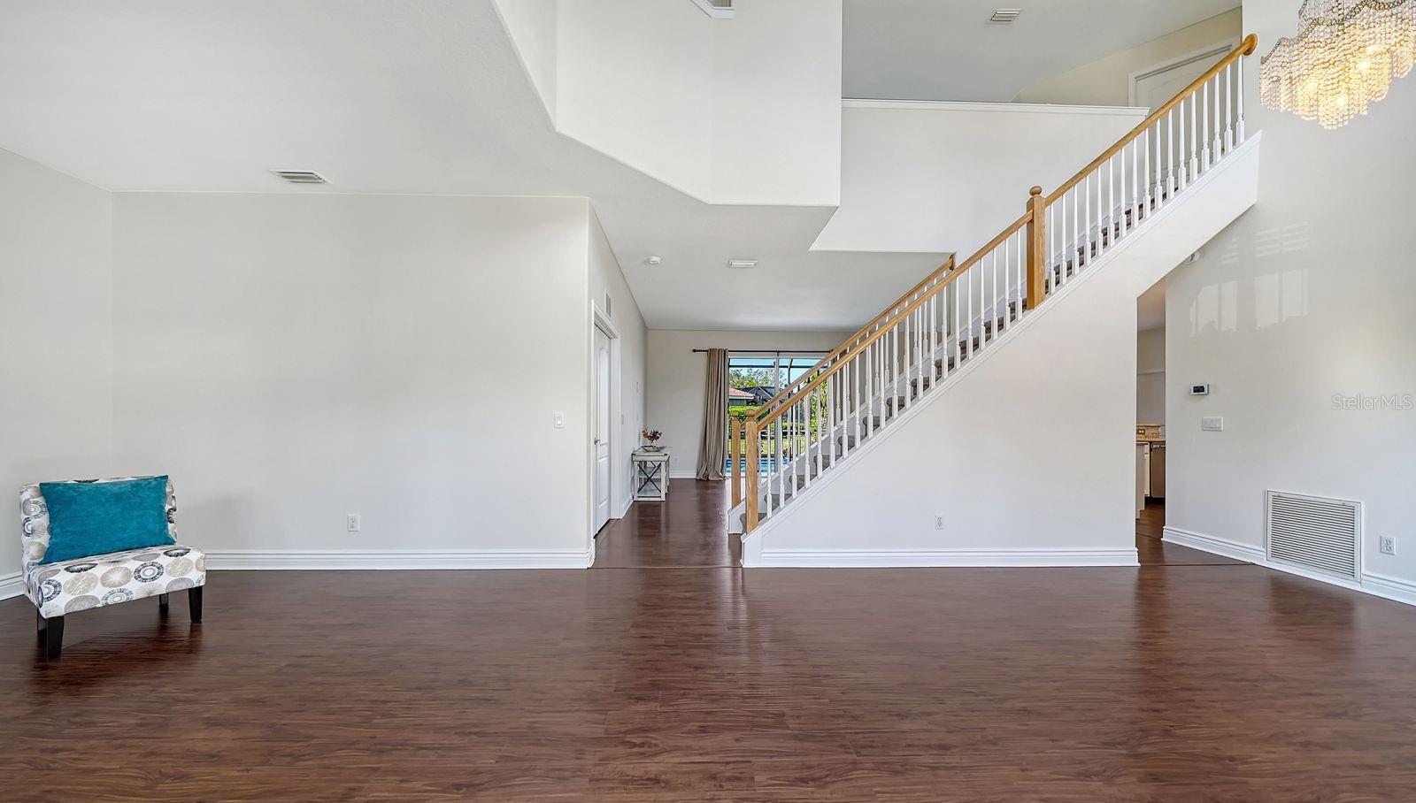 Listing photo id 8 for 152 New Briton Court