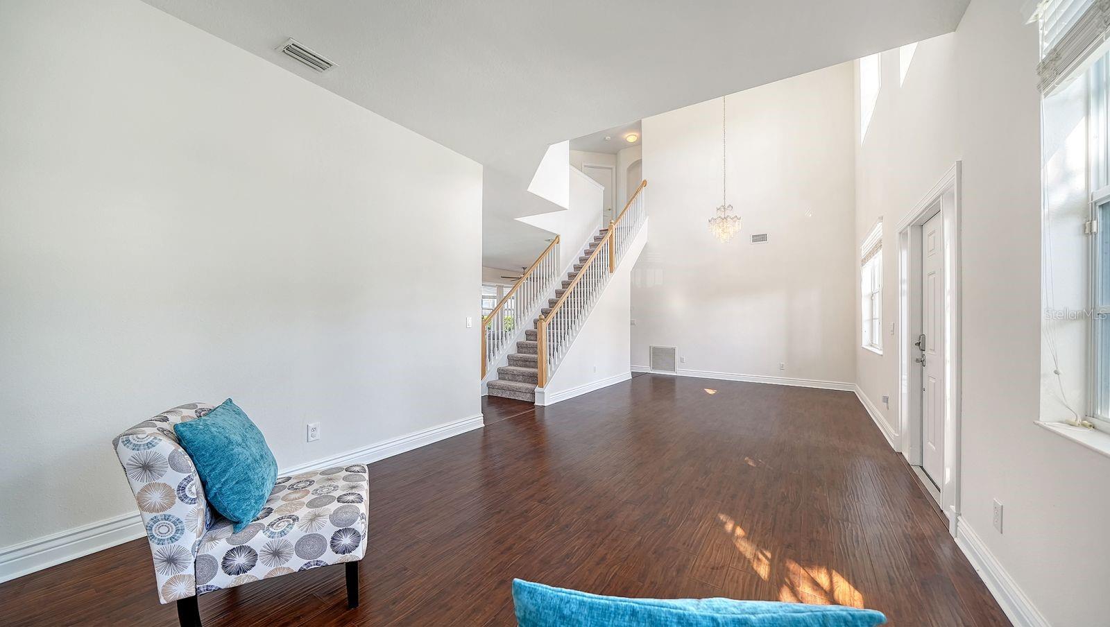 Listing photo id 10 for 152 New Briton Court