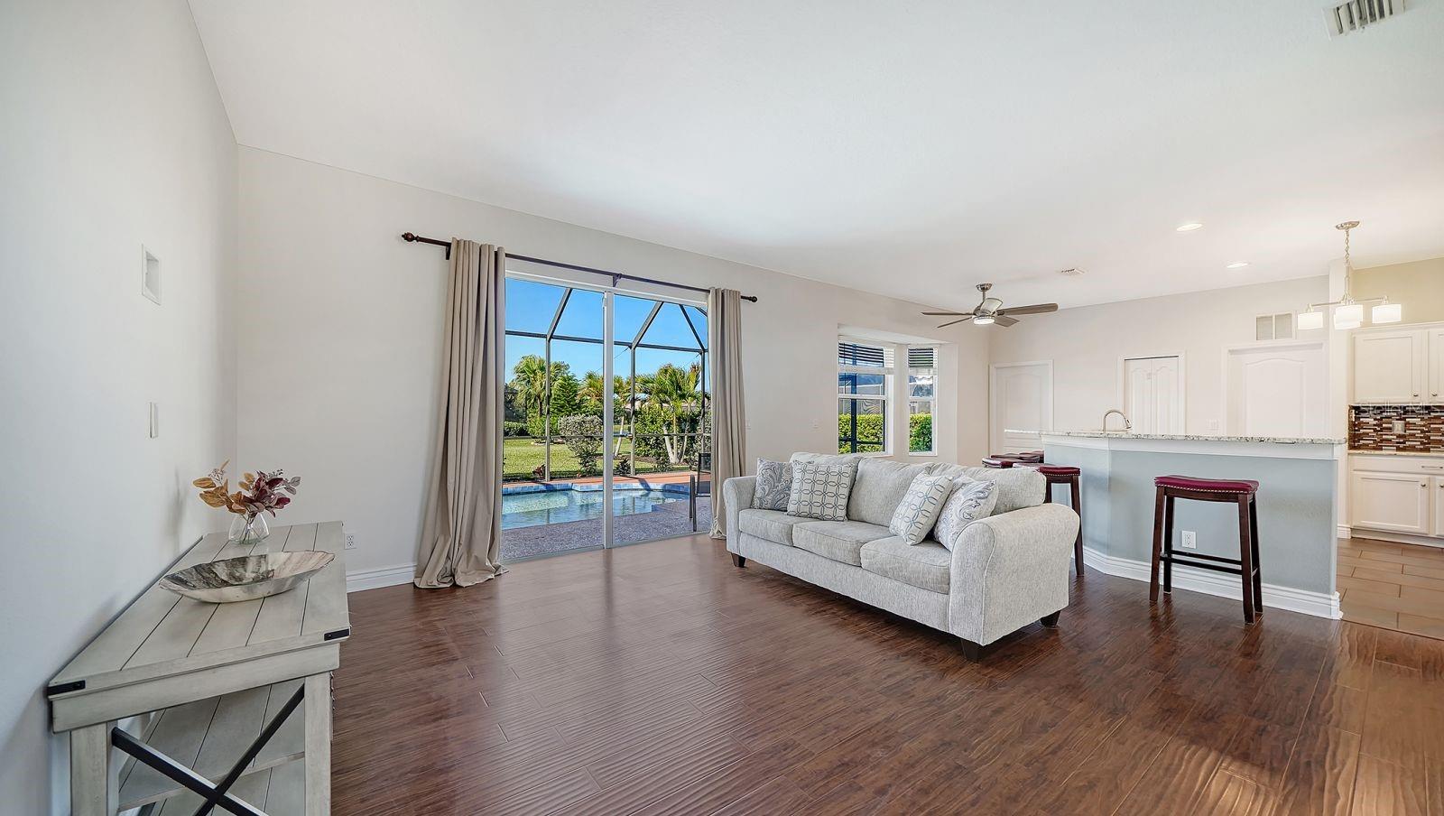 Listing photo id 11 for 152 New Briton Court