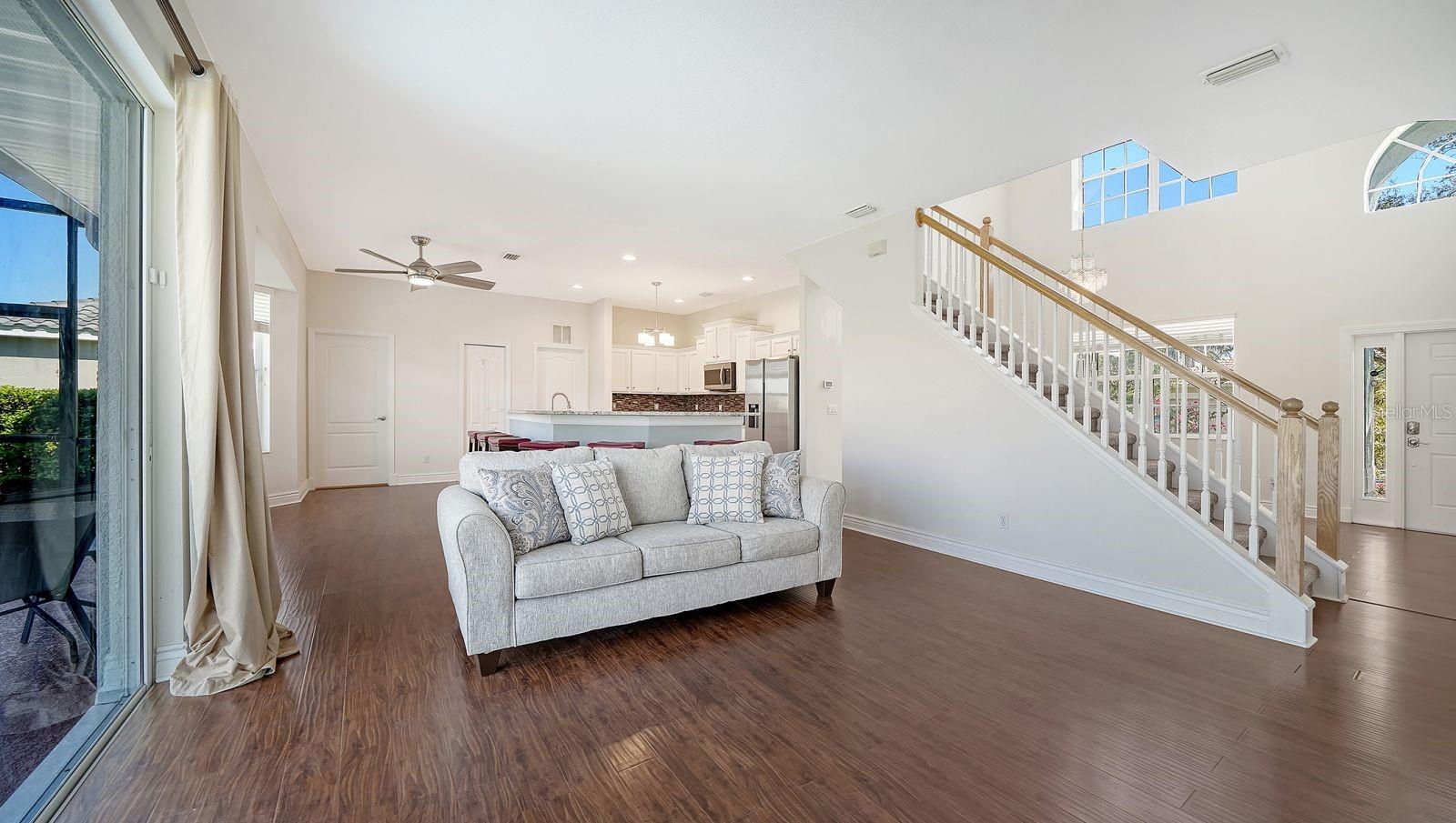 Listing photo id 12 for 152 New Briton Court