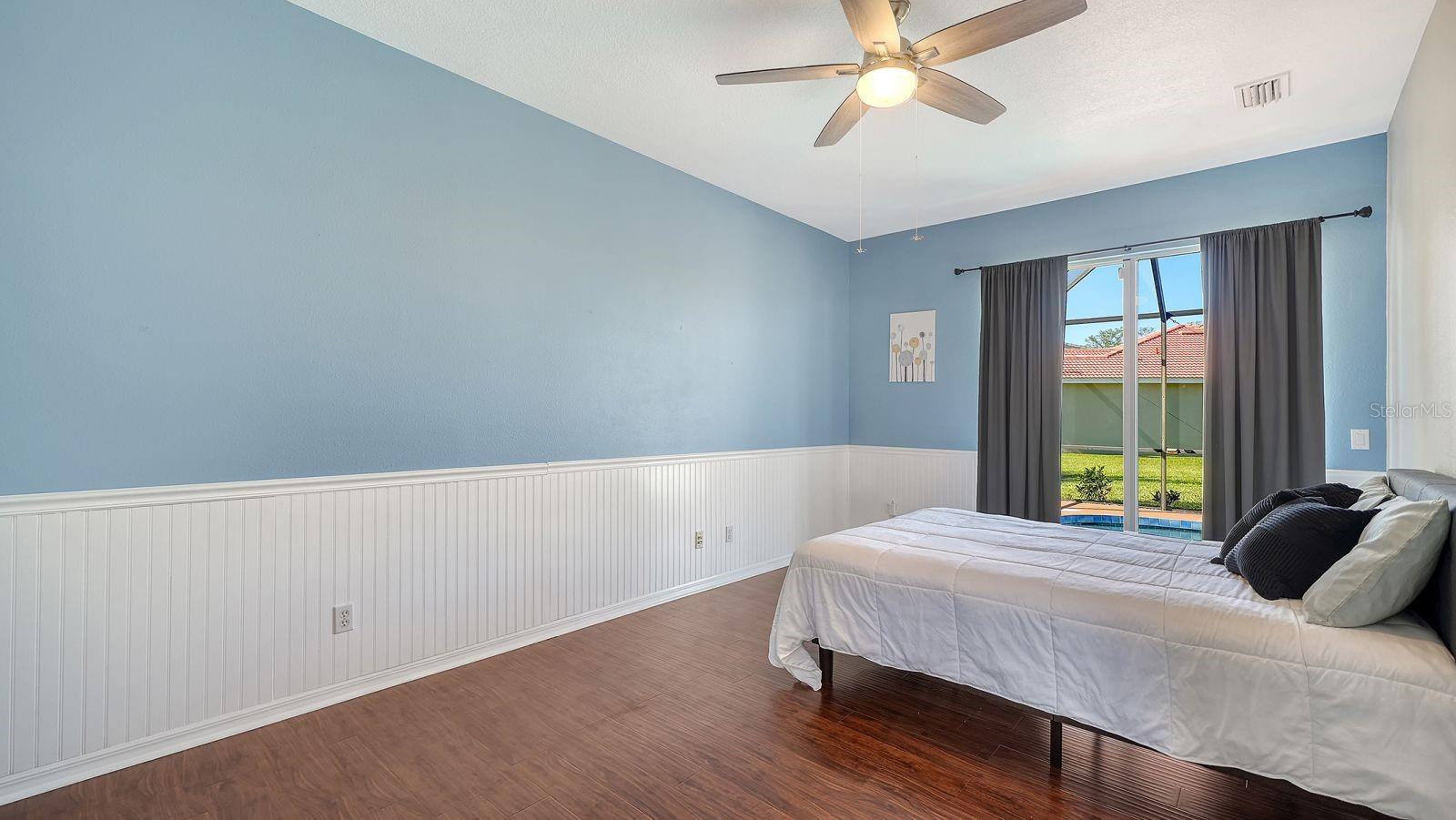 Listing photo id 17 for 152 New Briton Court