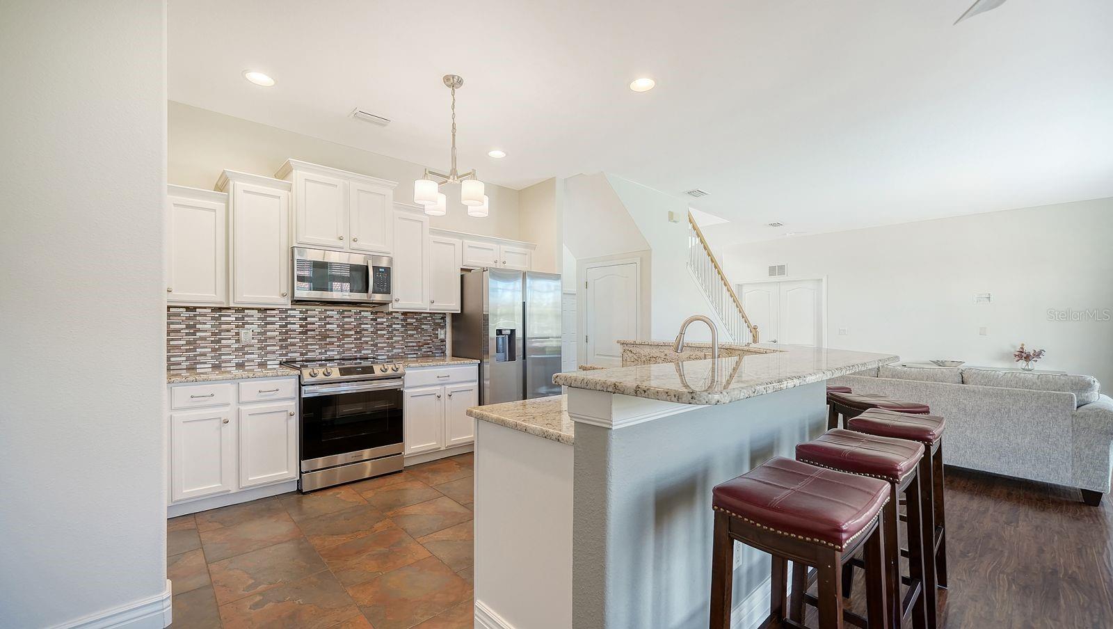 Listing photo id 0 for 152 New Briton Court