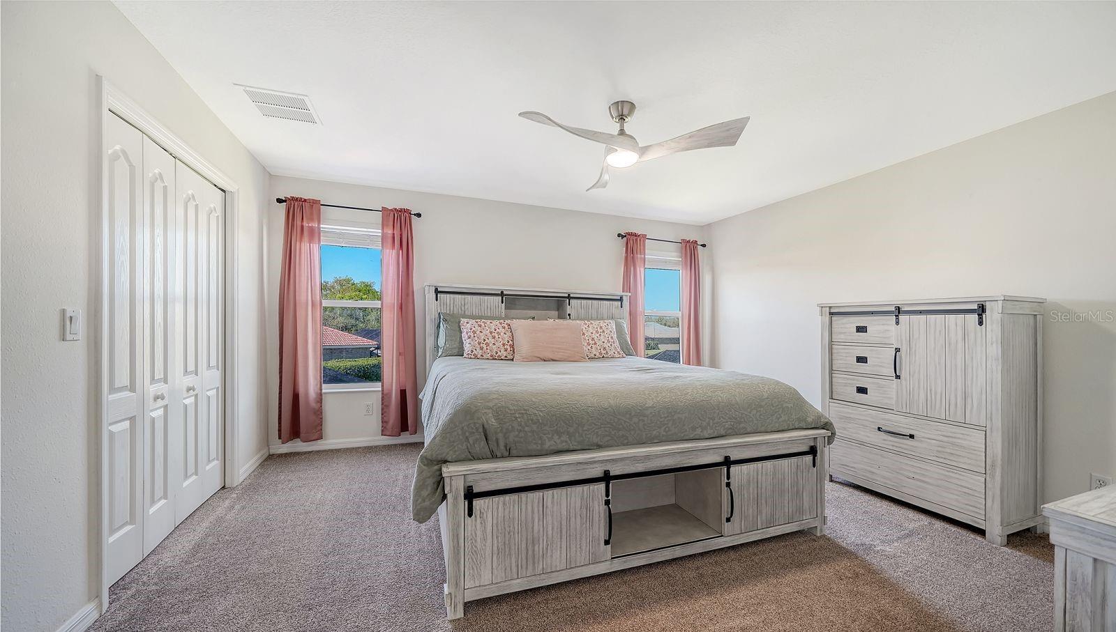 Listing photo id 19 for 152 New Briton Court