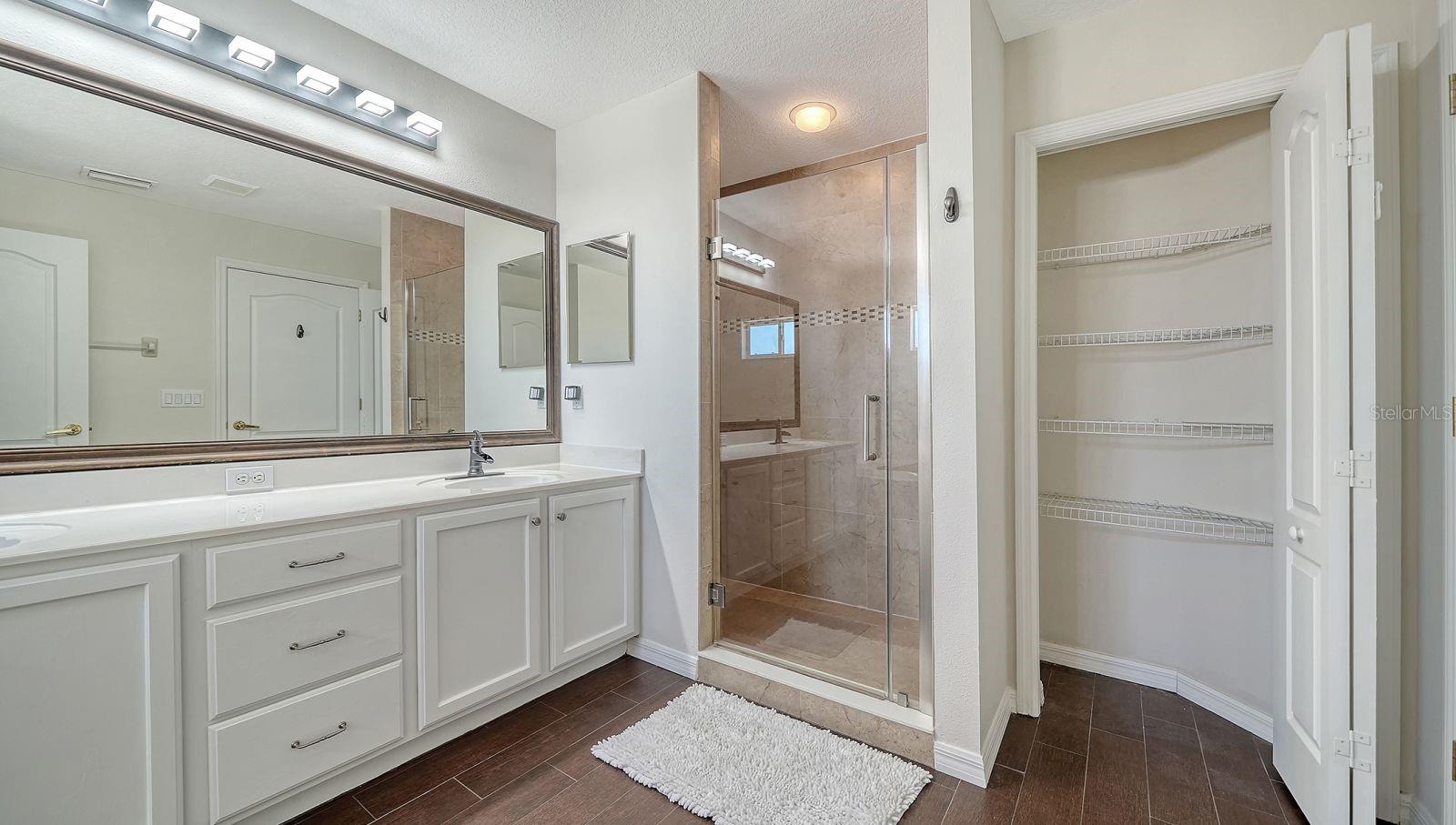 Listing photo id 23 for 152 New Briton Court