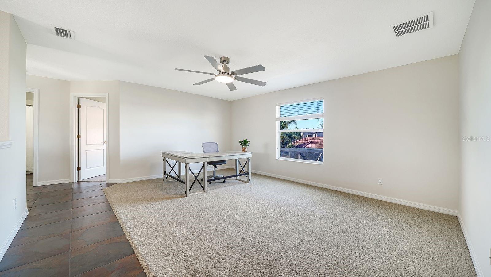 Listing photo id 25 for 152 New Briton Court