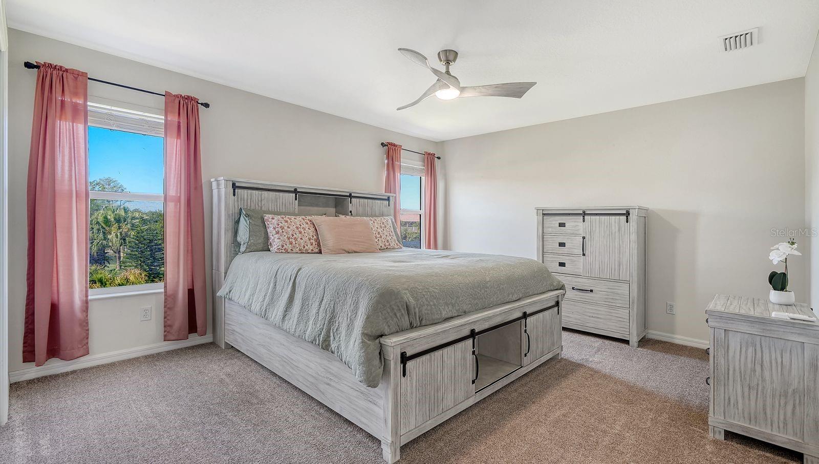 Listing photo id 1 for 152 New Briton Court