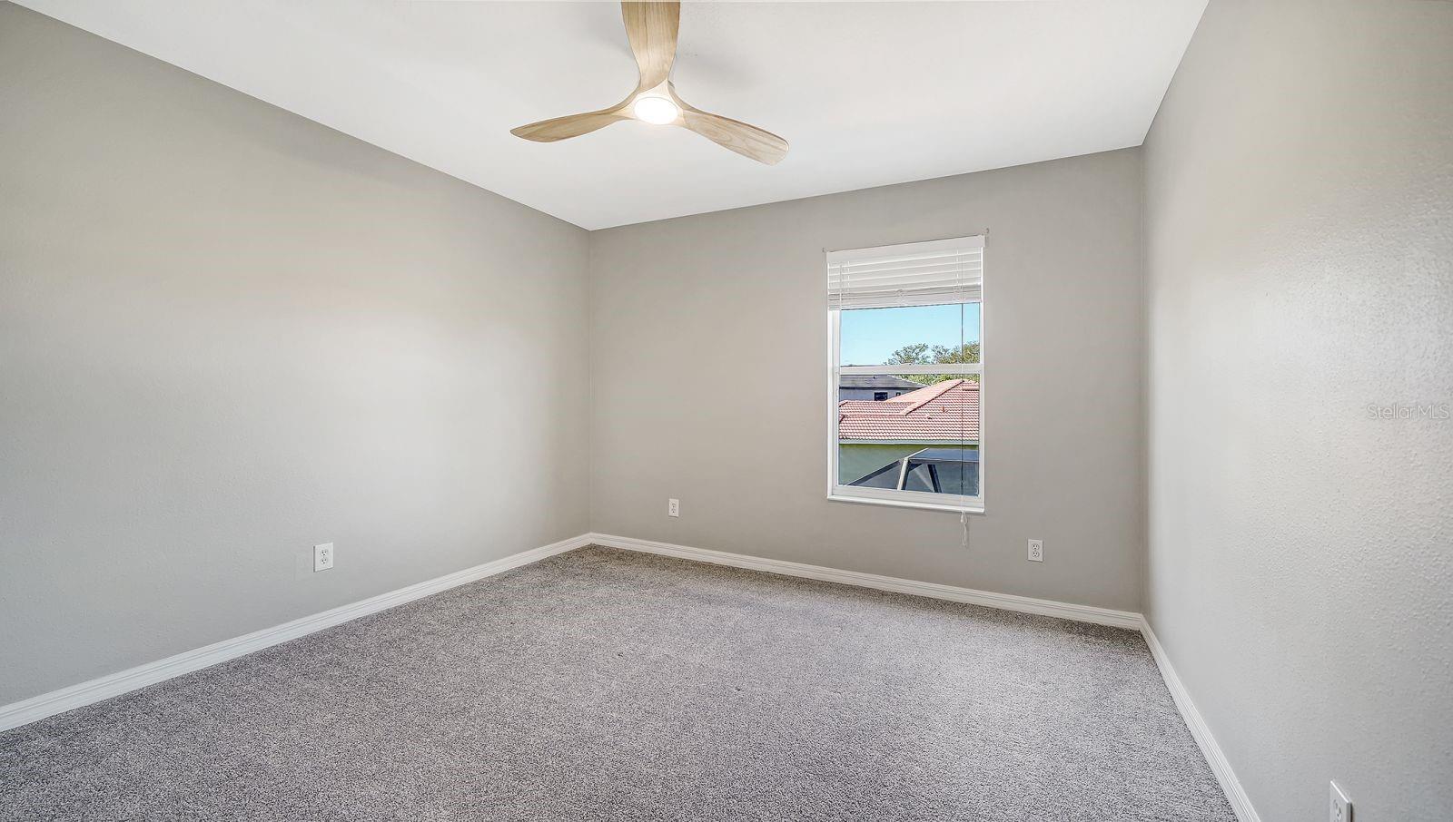 Listing photo id 30 for 152 New Briton Court