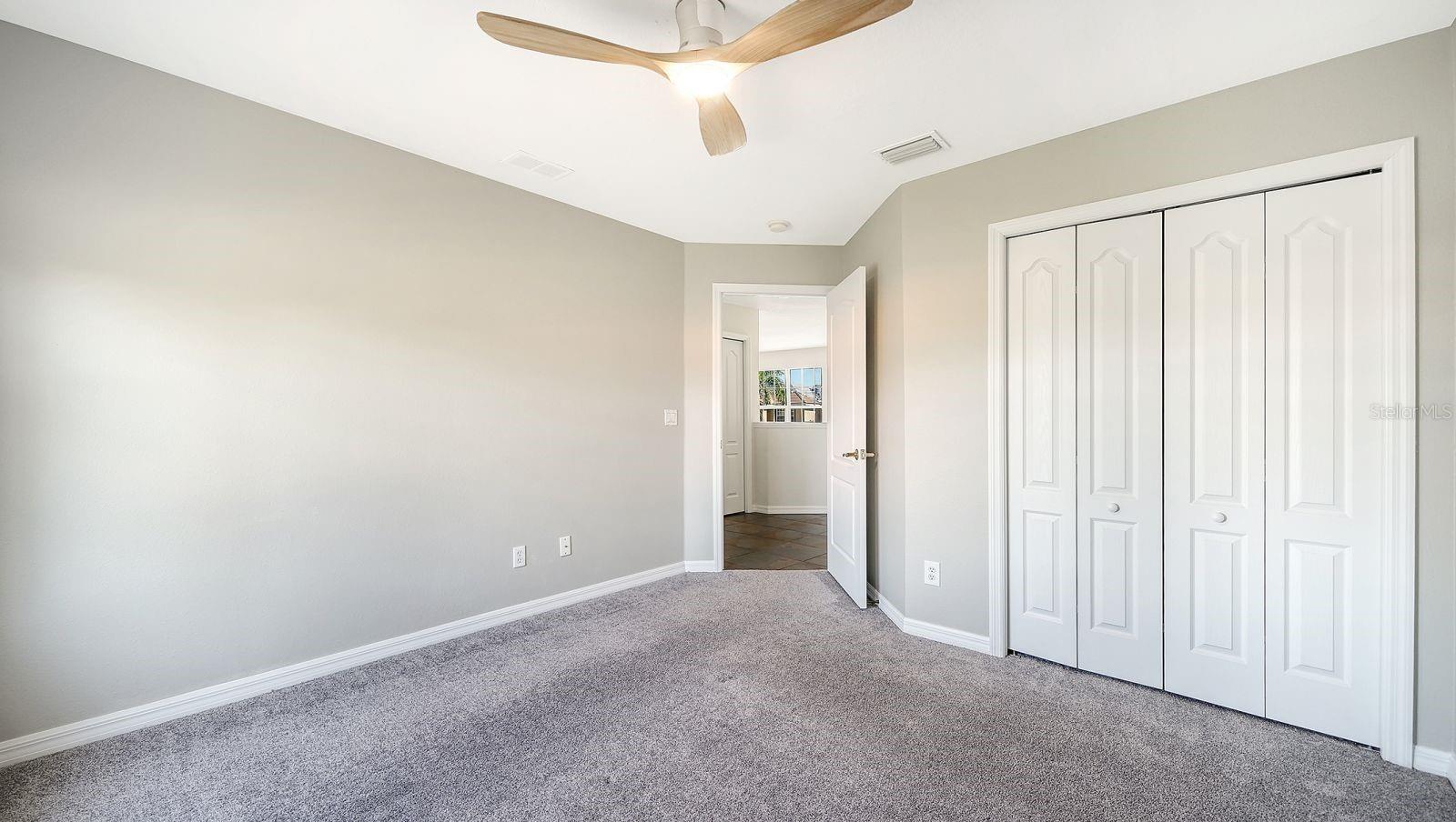 Listing photo id 31 for 152 New Briton Court