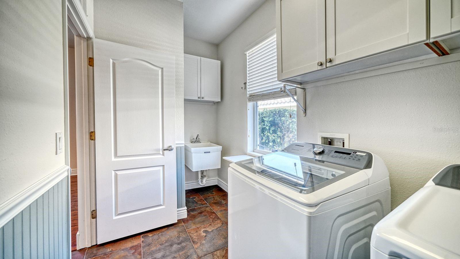 Listing photo id 35 for 152 New Briton Court