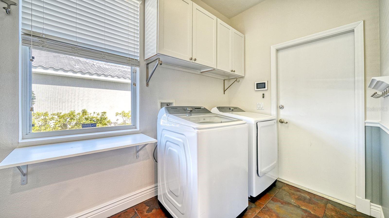 Listing photo id 36 for 152 New Briton Court