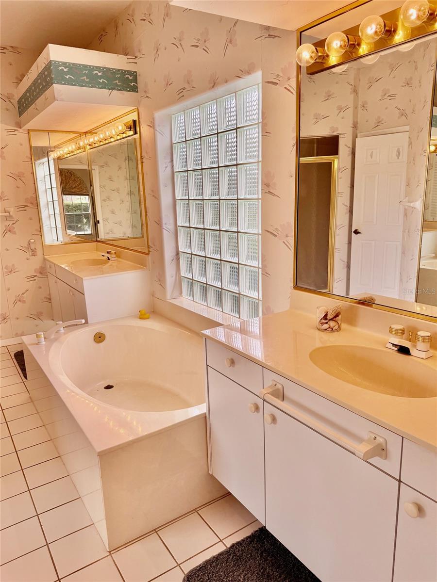 Image 13 of 24 For 7402 Fairlinks Court