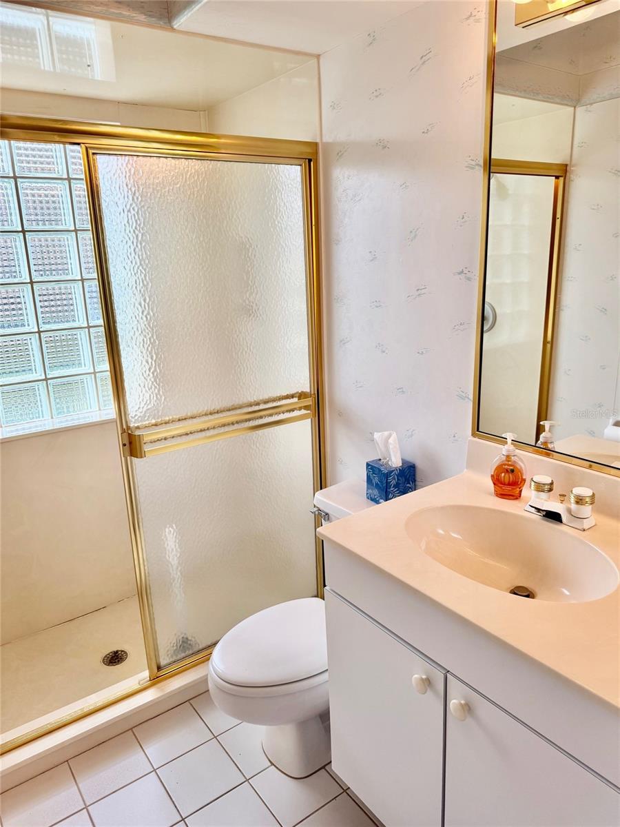 Image 16 of 24 For 7402 Fairlinks Court