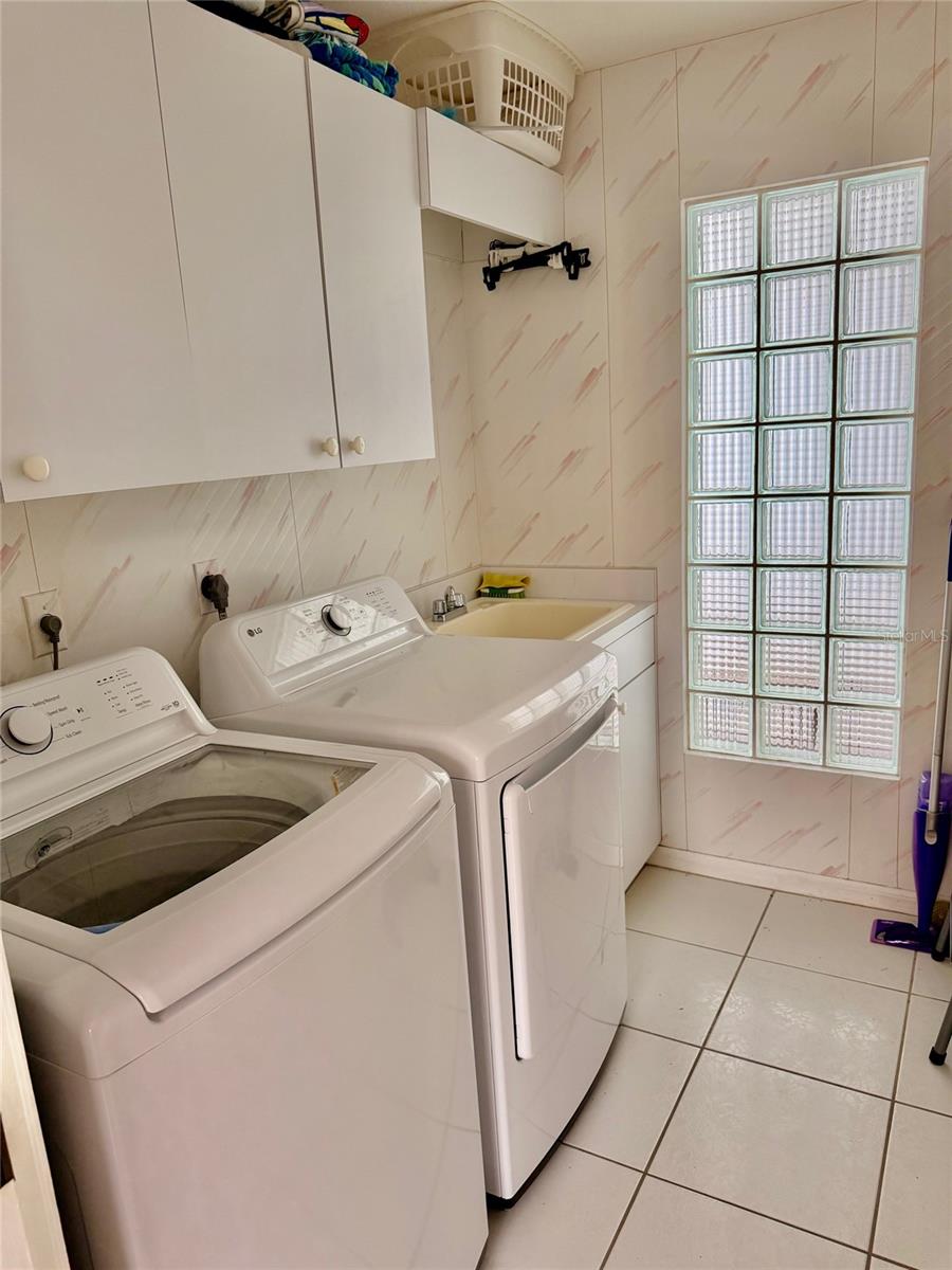 Image 21 of 24 For 7402 Fairlinks Court