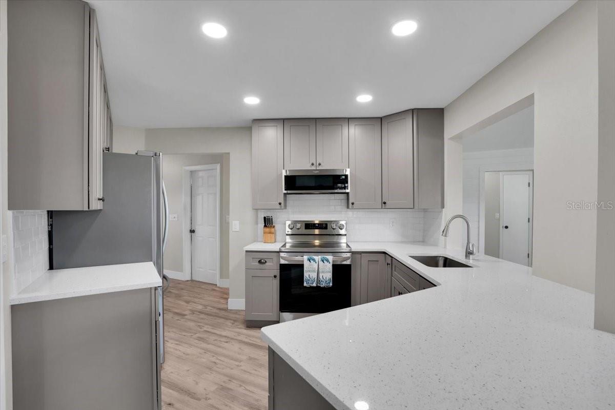 Image 13 of 31 For 106 Van Dyck Drive