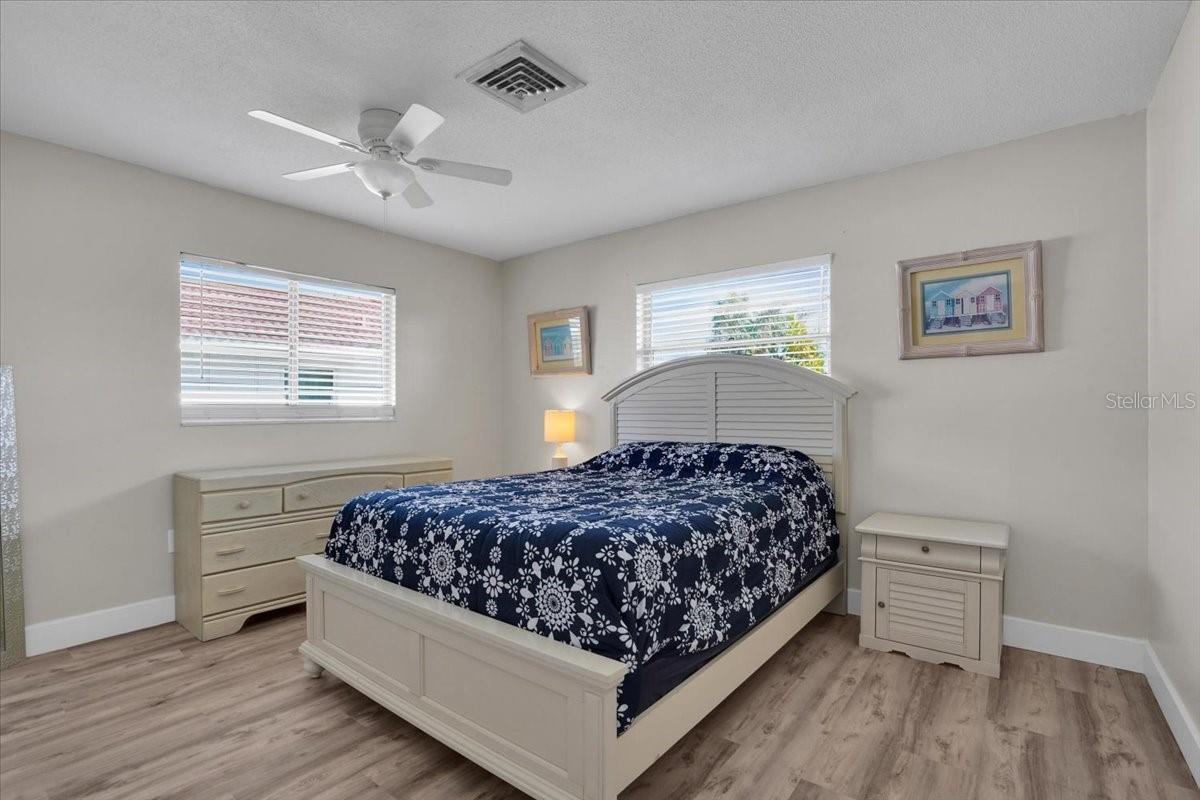 Image 22 of 31 For 106 Van Dyck Drive