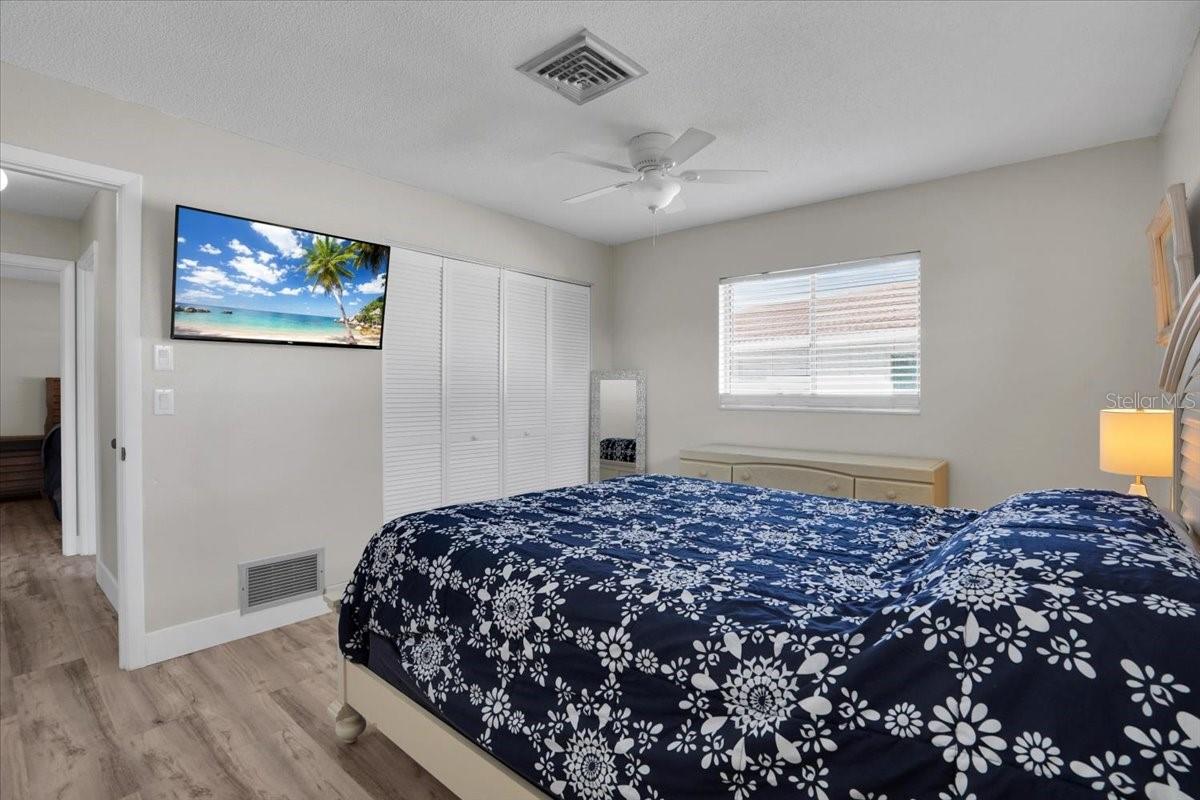 Image 23 of 31 For 106 Van Dyck Drive