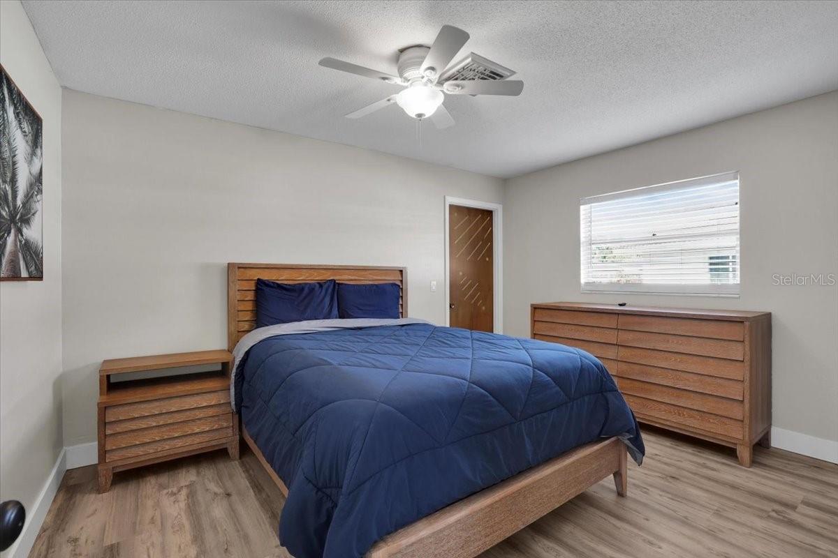 Image 24 of 31 For 106 Van Dyck Drive