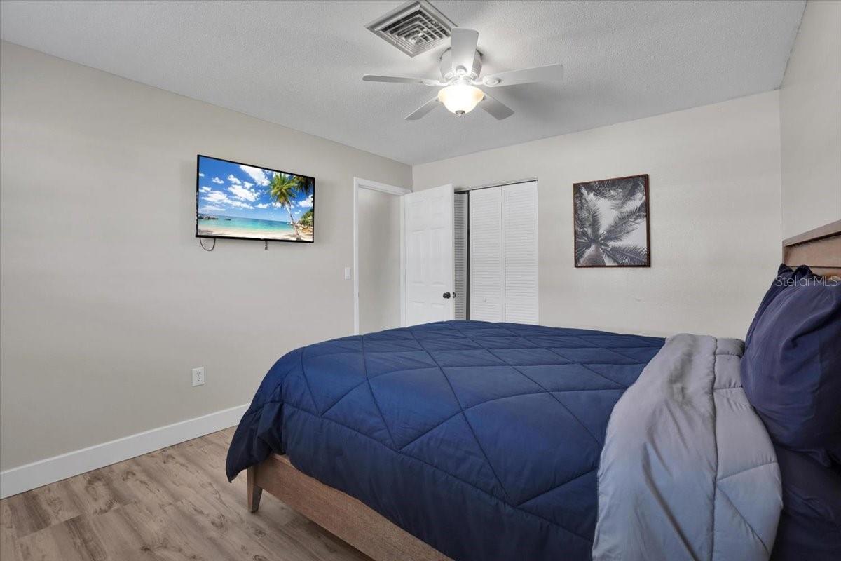 Image 25 of 31 For 106 Van Dyck Drive