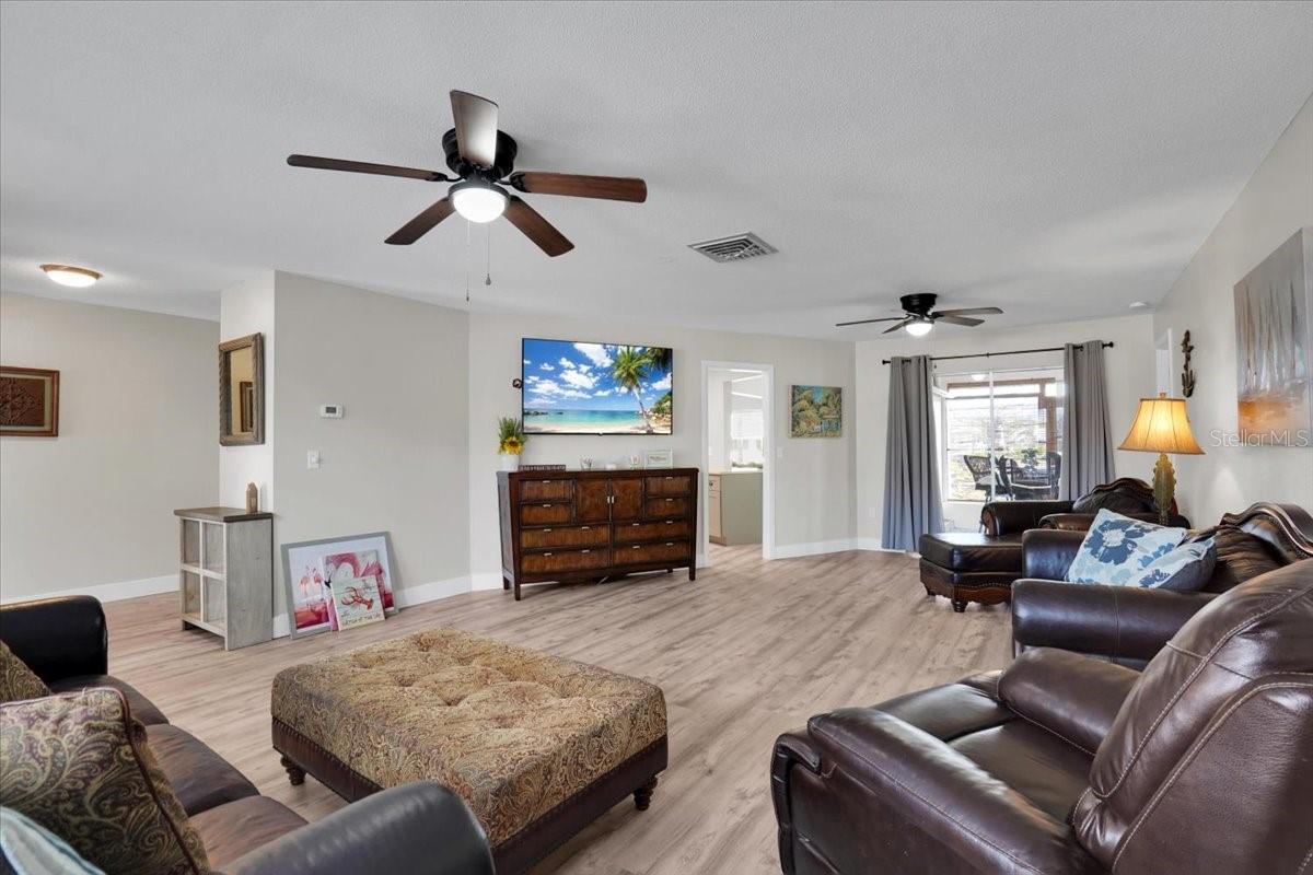 Image 6 of 31 For 106 Van Dyck Drive