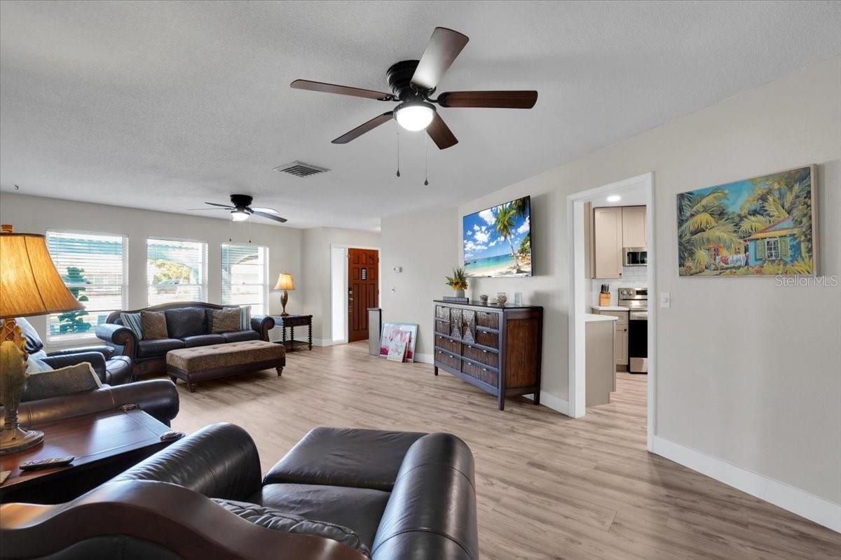 Image 7 of 31 For 106 Van Dyck Drive