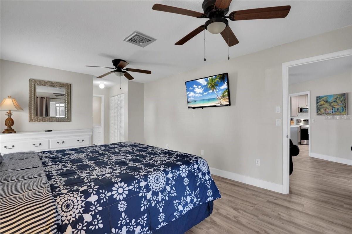 Image 9 of 31 For 106 Van Dyck Drive