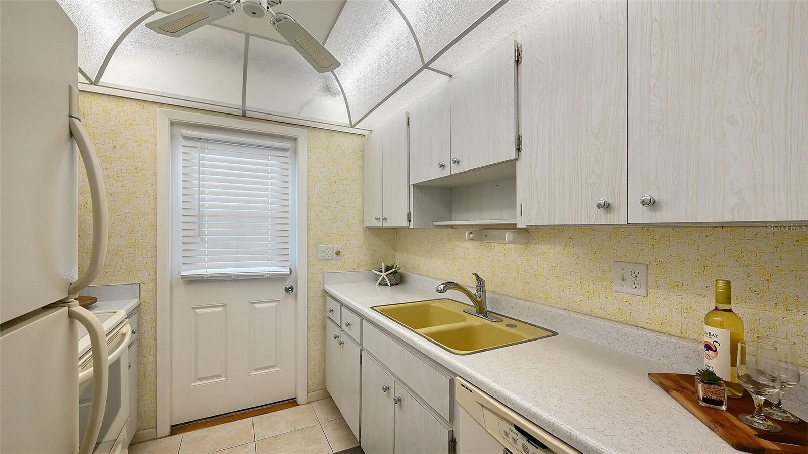 Image 12 of 57 For 3810 Gulf Of Mexico Drive F206