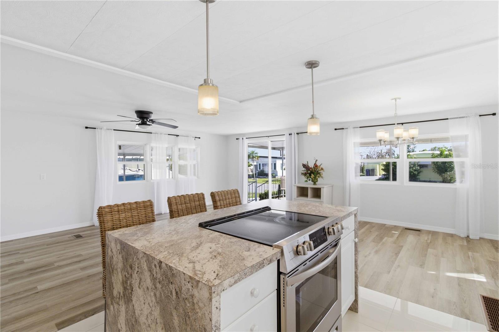 Image 10 of 23 For 203 48th Avenue Drive W