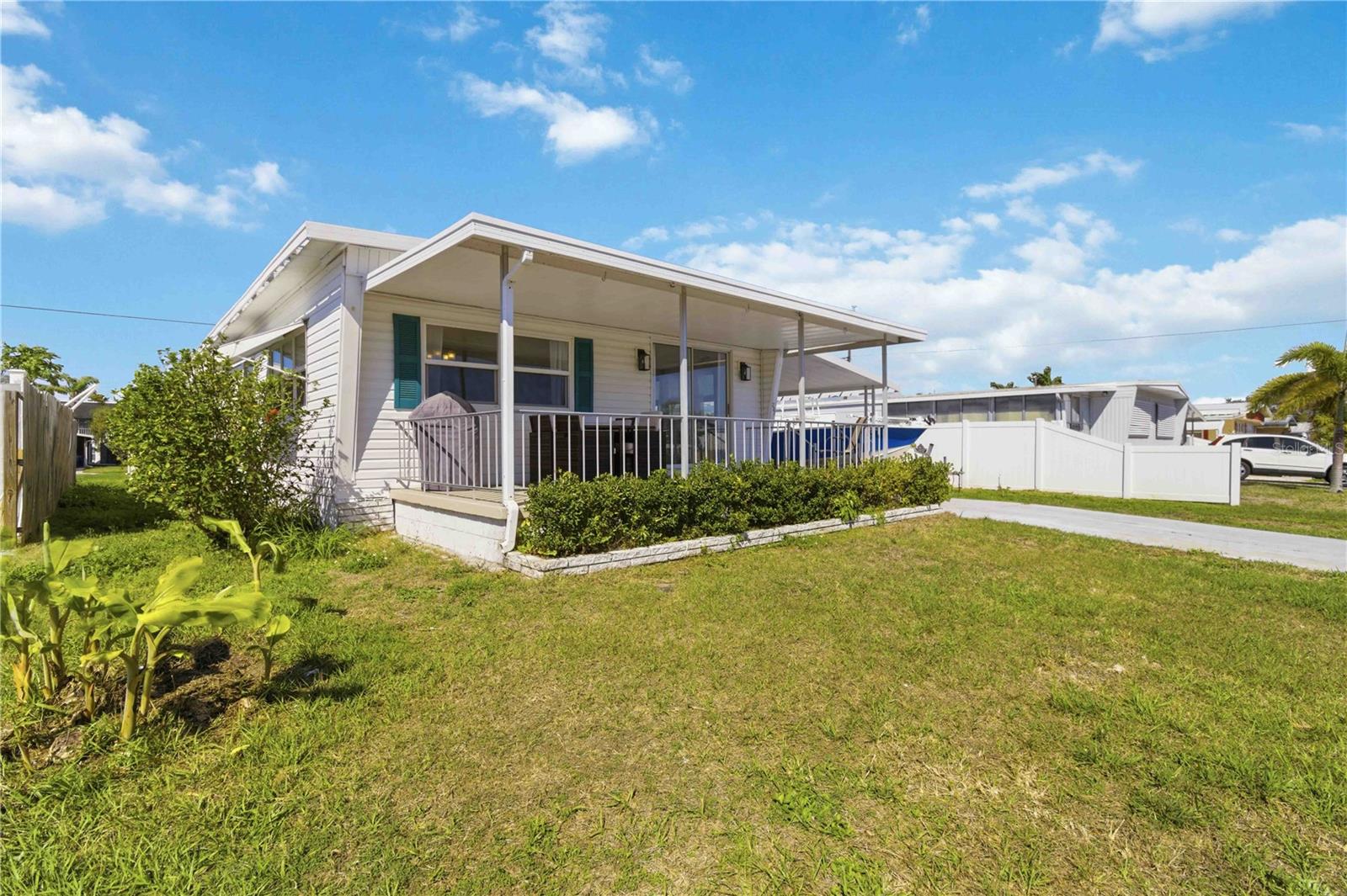 Image 3 of 23 For 203 48th Avenue Drive W