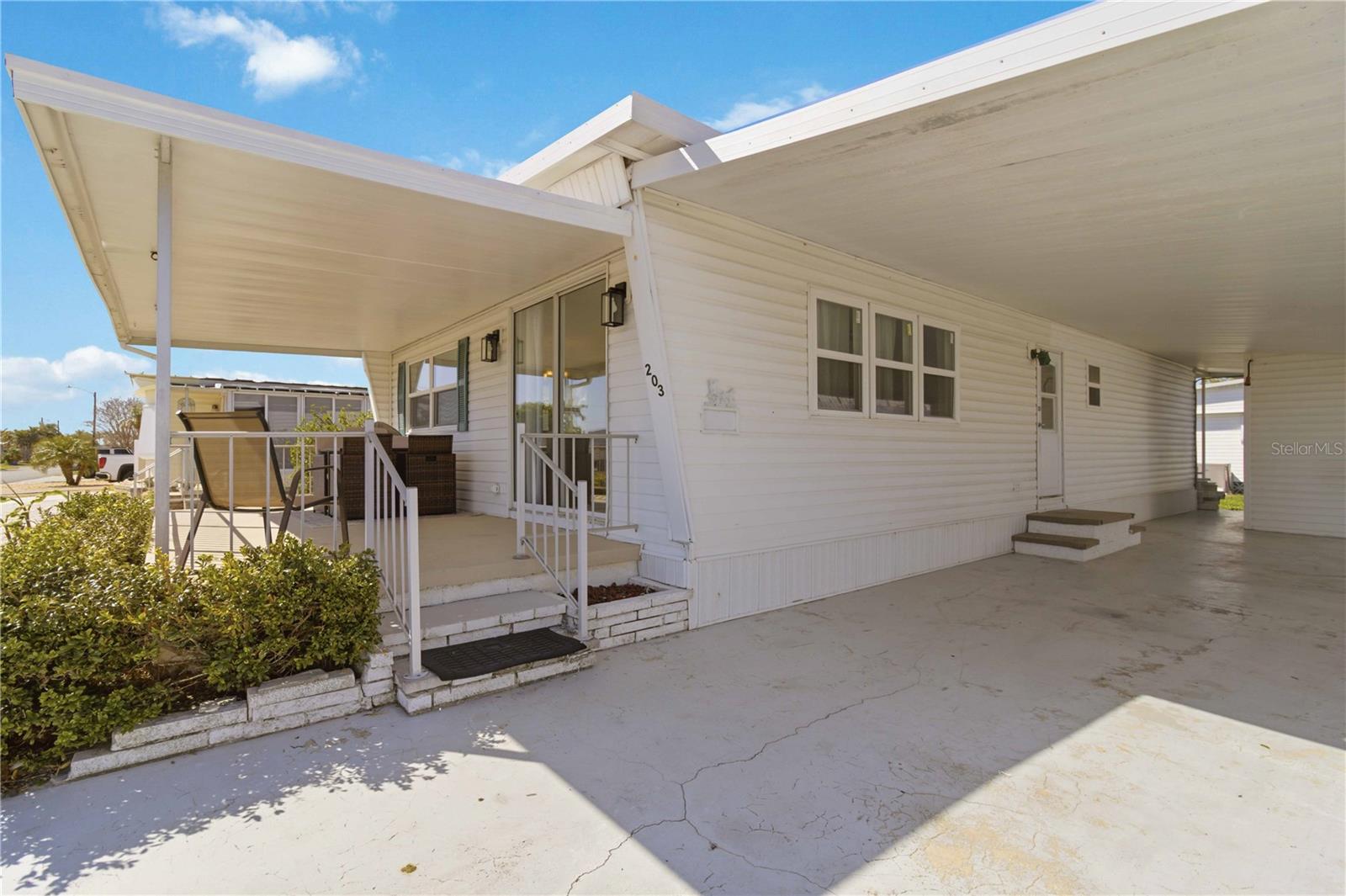 Image 4 of 23 For 203 48th Avenue Drive W