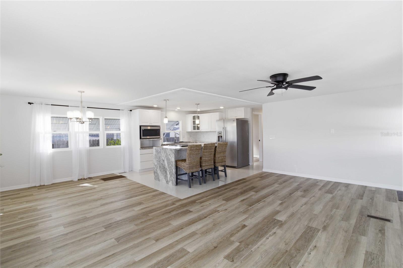 Image 5 of 23 For 203 48th Avenue Drive W