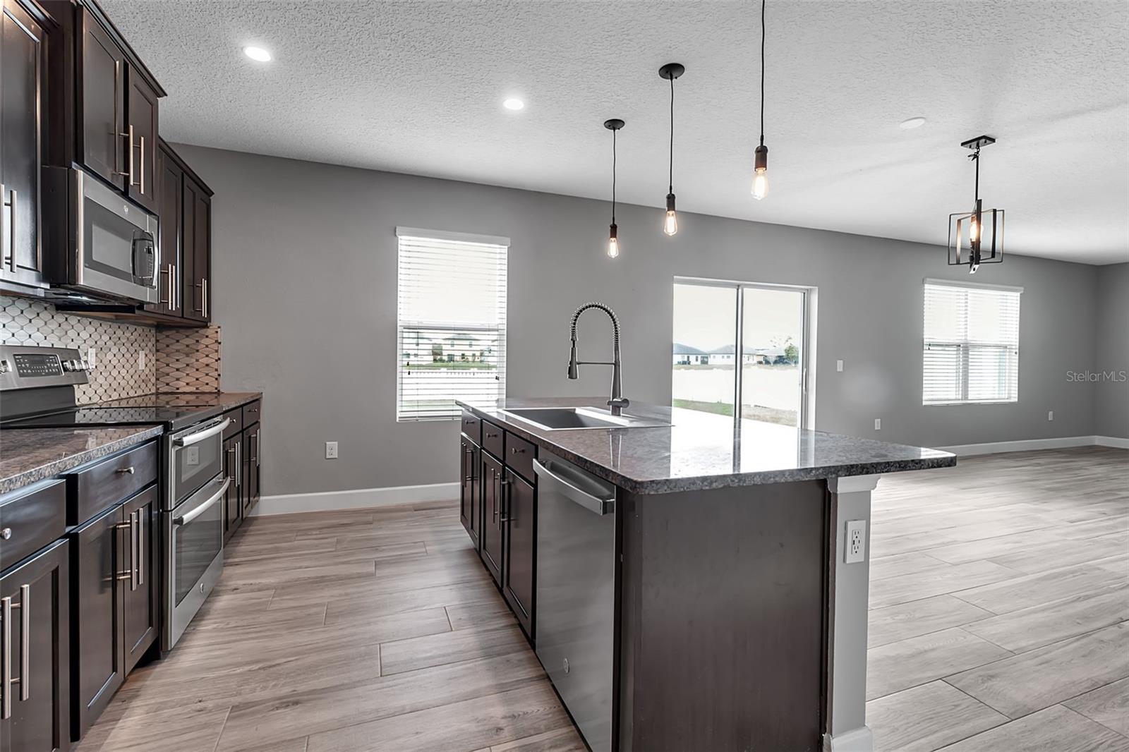 Image 19 of 68 For 4441 Lindever Lane