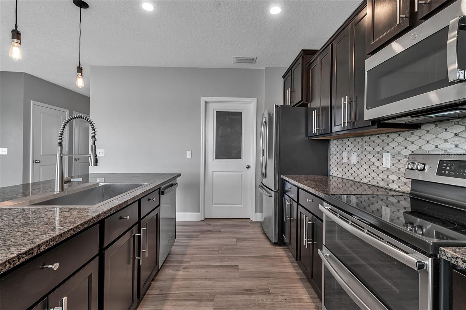 Image 23 of 68 For 4441 Lindever Lane