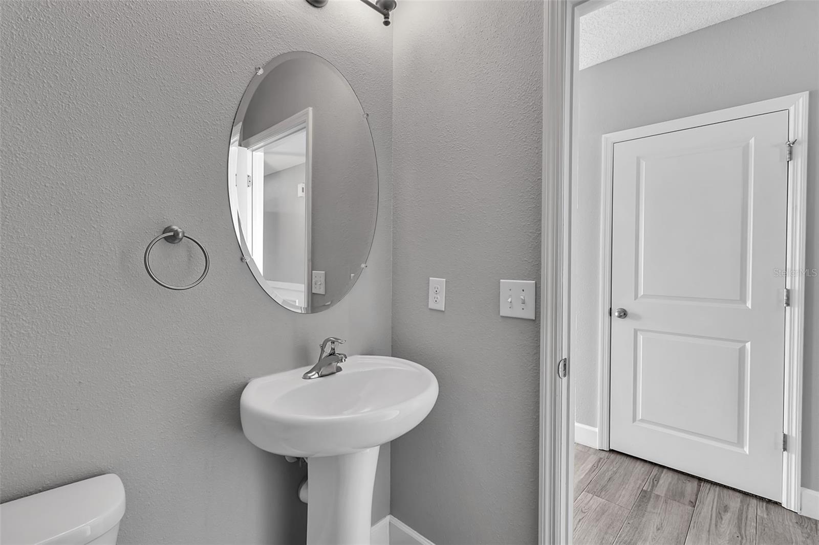 Image 33 of 68 For 4441 Lindever Lane