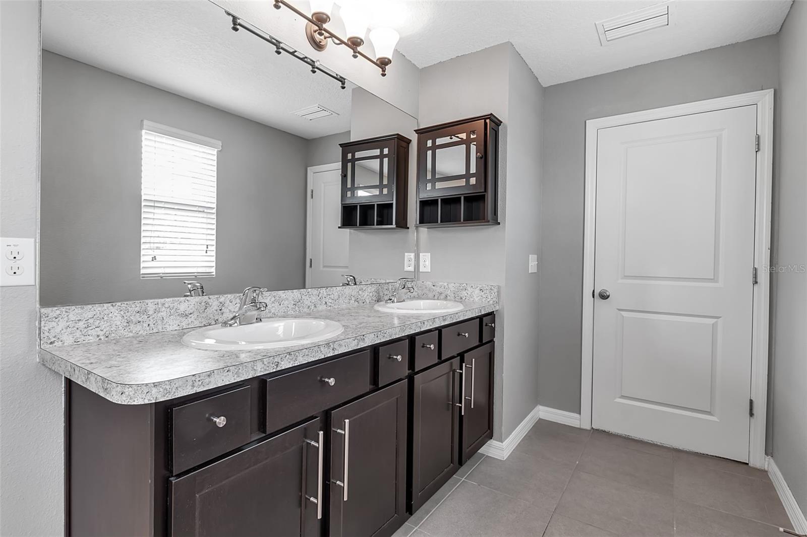 Image 43 of 68 For 4441 Lindever Lane