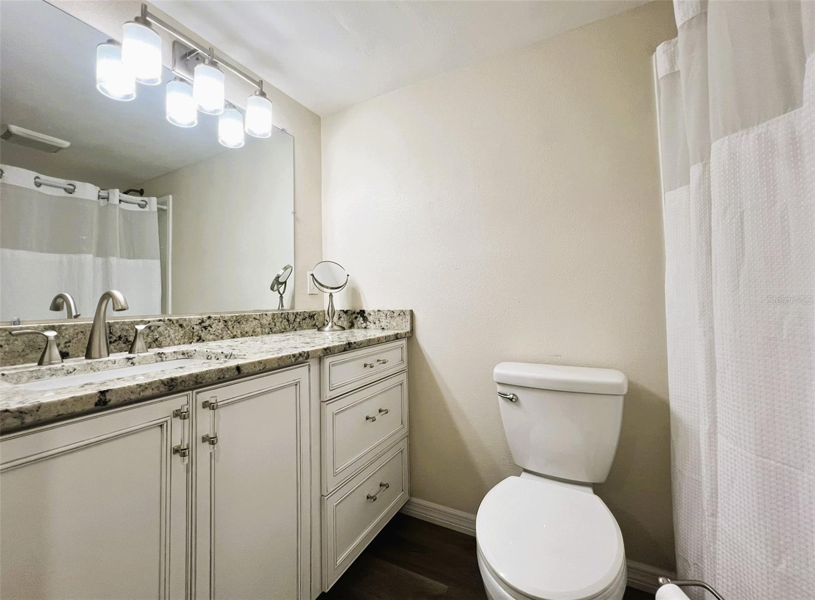 Image 17 of 35 For 425 30th Avenue W C309