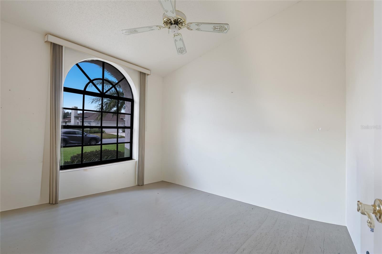 Image 10 of 53 For 6821 Country Lakes Circle