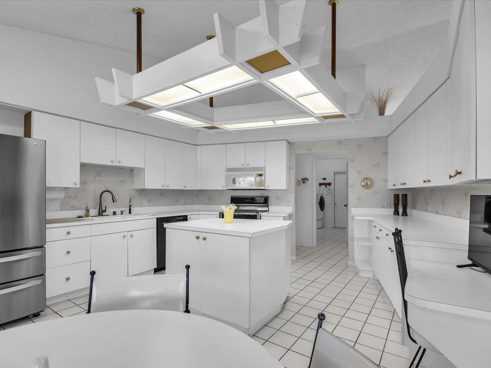 Image 16 of 53 For 6821 Country Lakes Circle