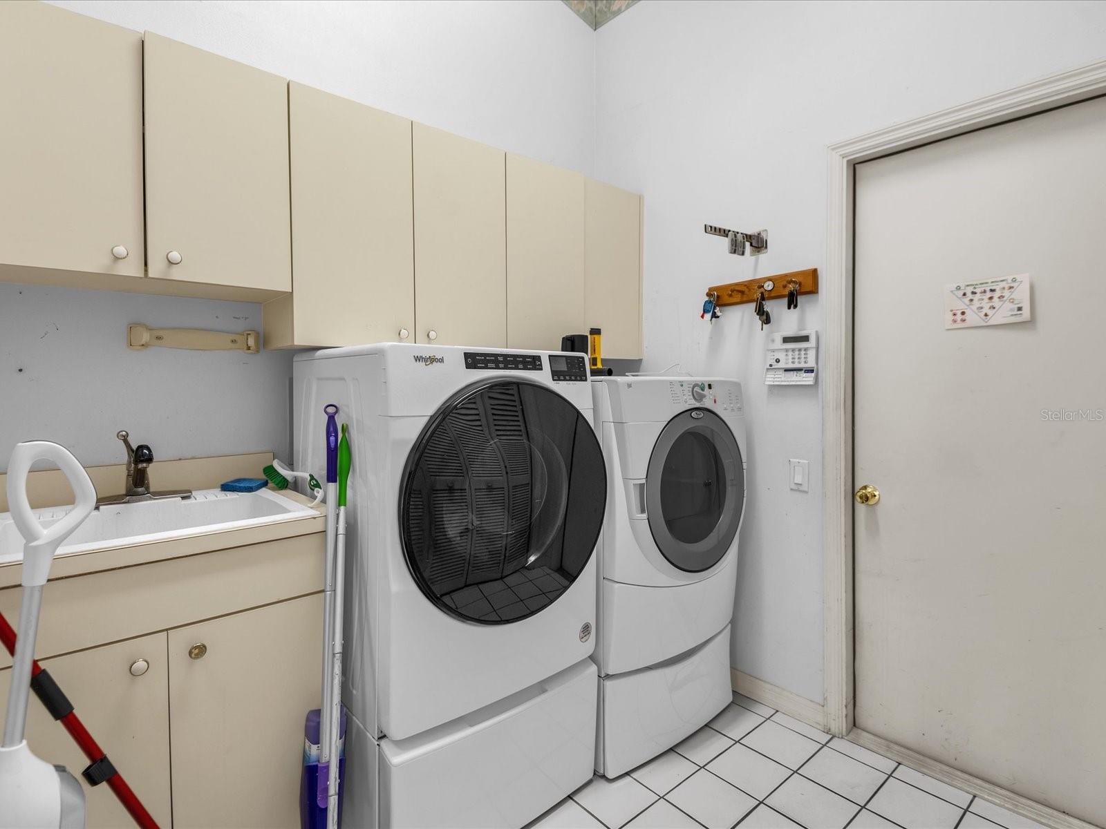 Image 31 of 53 For 6821 Country Lakes Circle