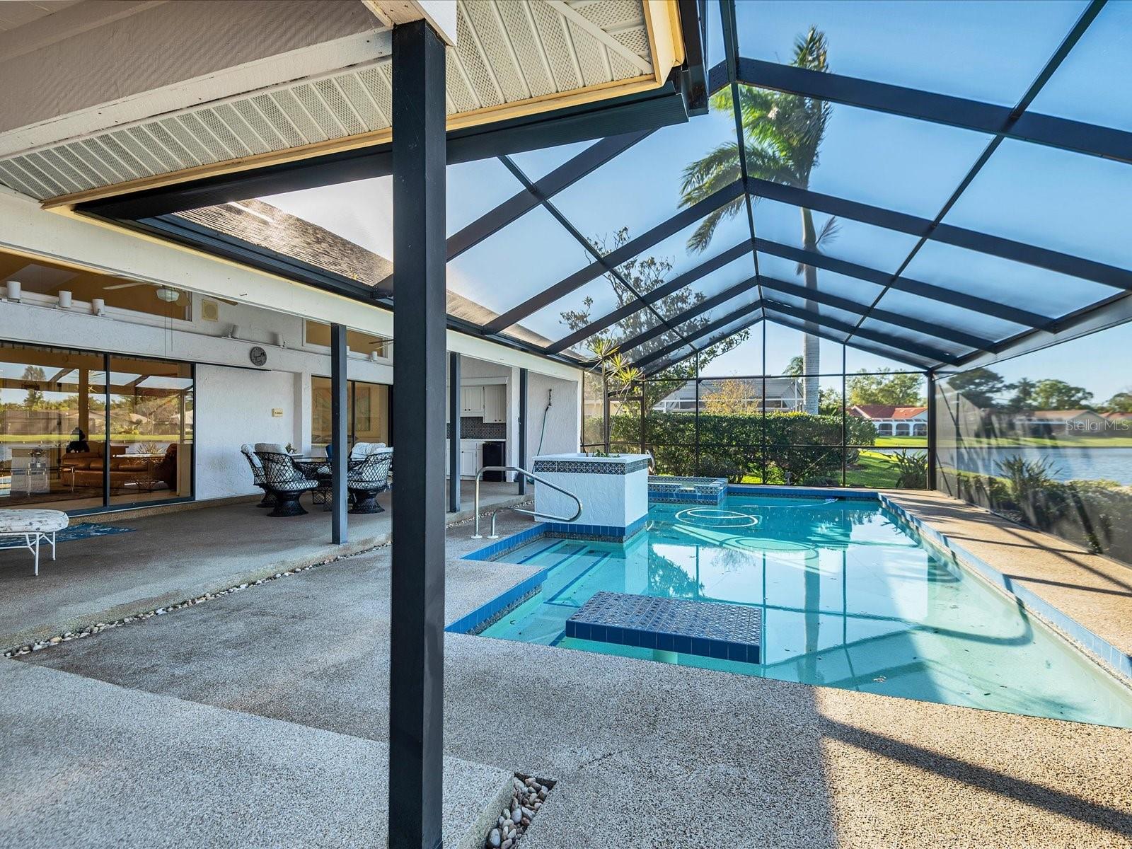 Image 34 of 53 For 6821 Country Lakes Circle