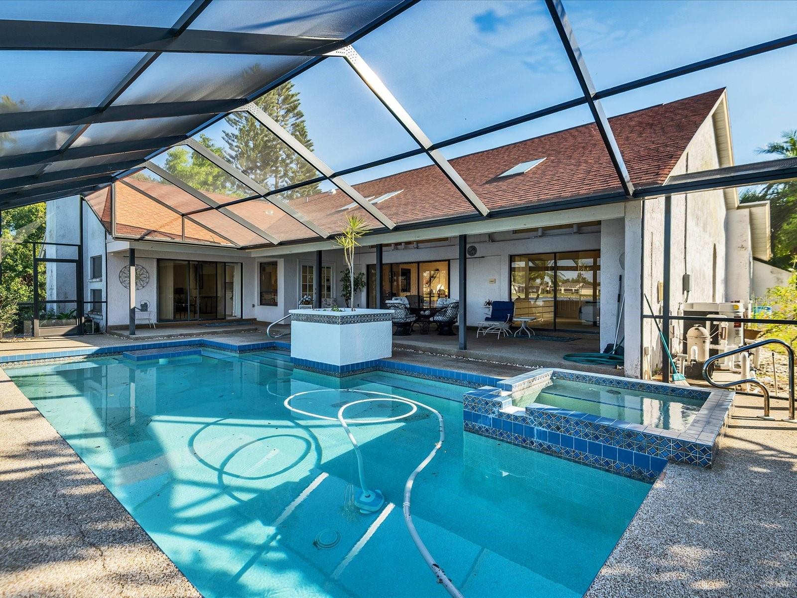 Image 36 of 53 For 6821 Country Lakes Circle