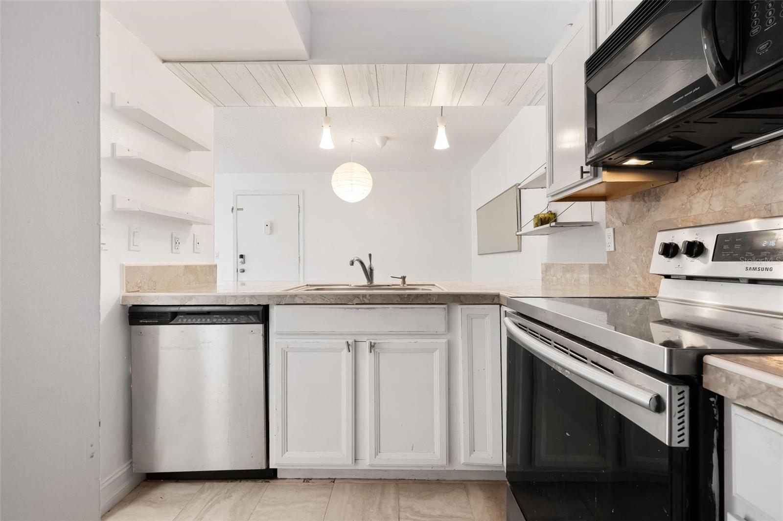 Image 10 of 36 For 3223 Beneva Road 101