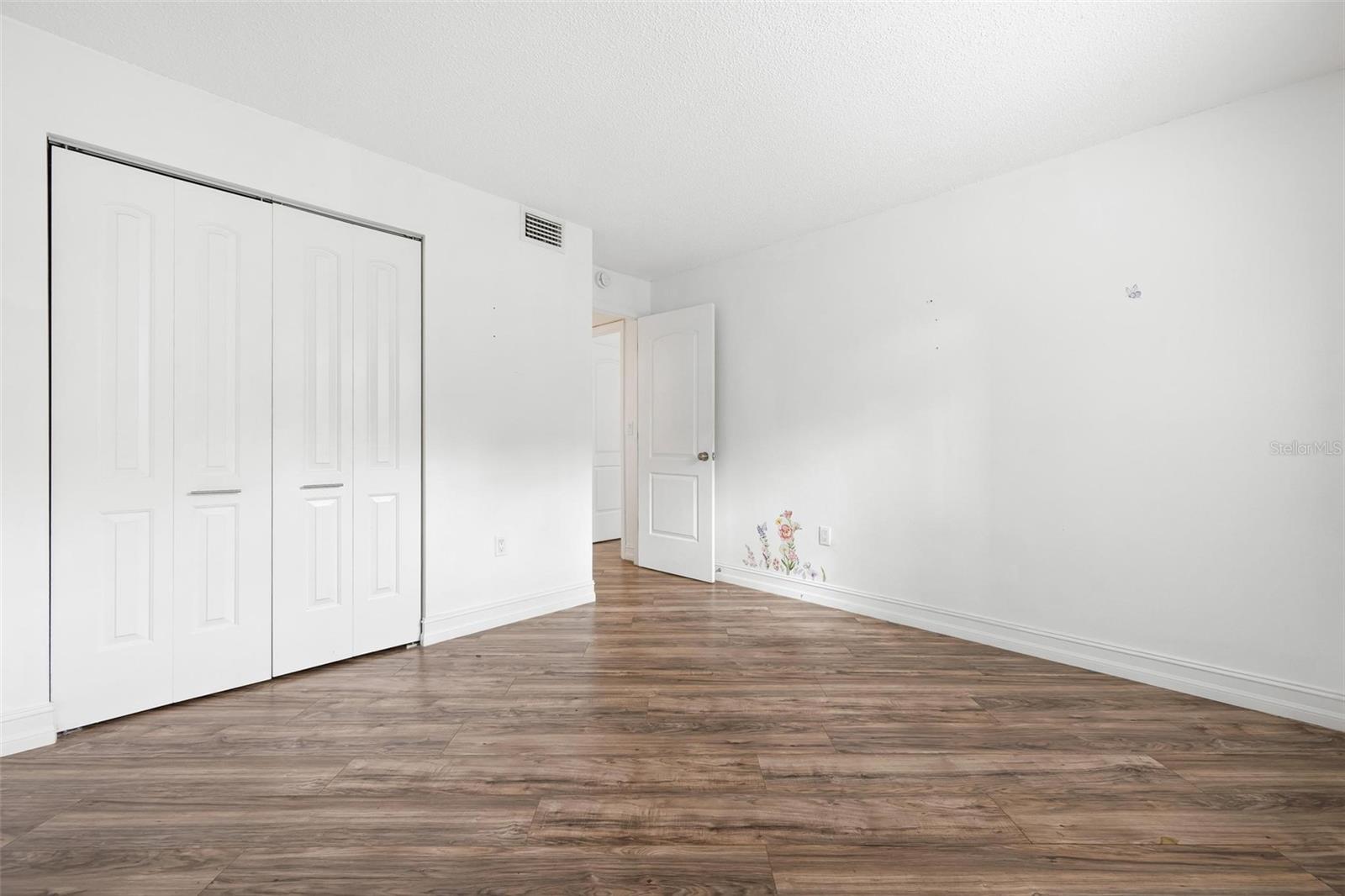 Image 13 of 36 For 3223 Beneva Road 101